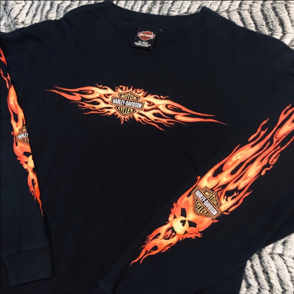 2002 Harley-Davidson, long-sleeved shirt